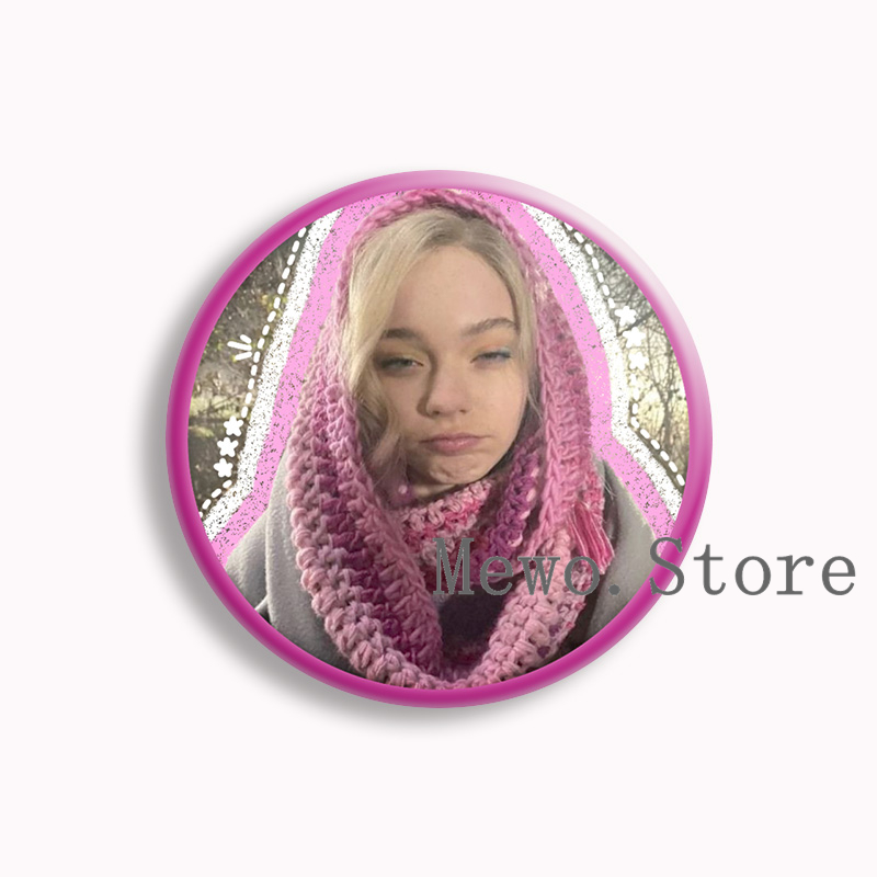 Emma Myers Estetik Yumuşak Düğ - Pin Button Badge incelemesi ve fiyatı