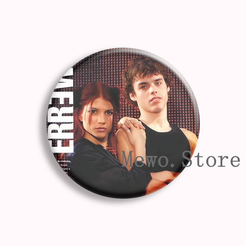 Film Rebelde Way Yumuşak Düğme - Pin Button Badge incelemesi ve fiyatı